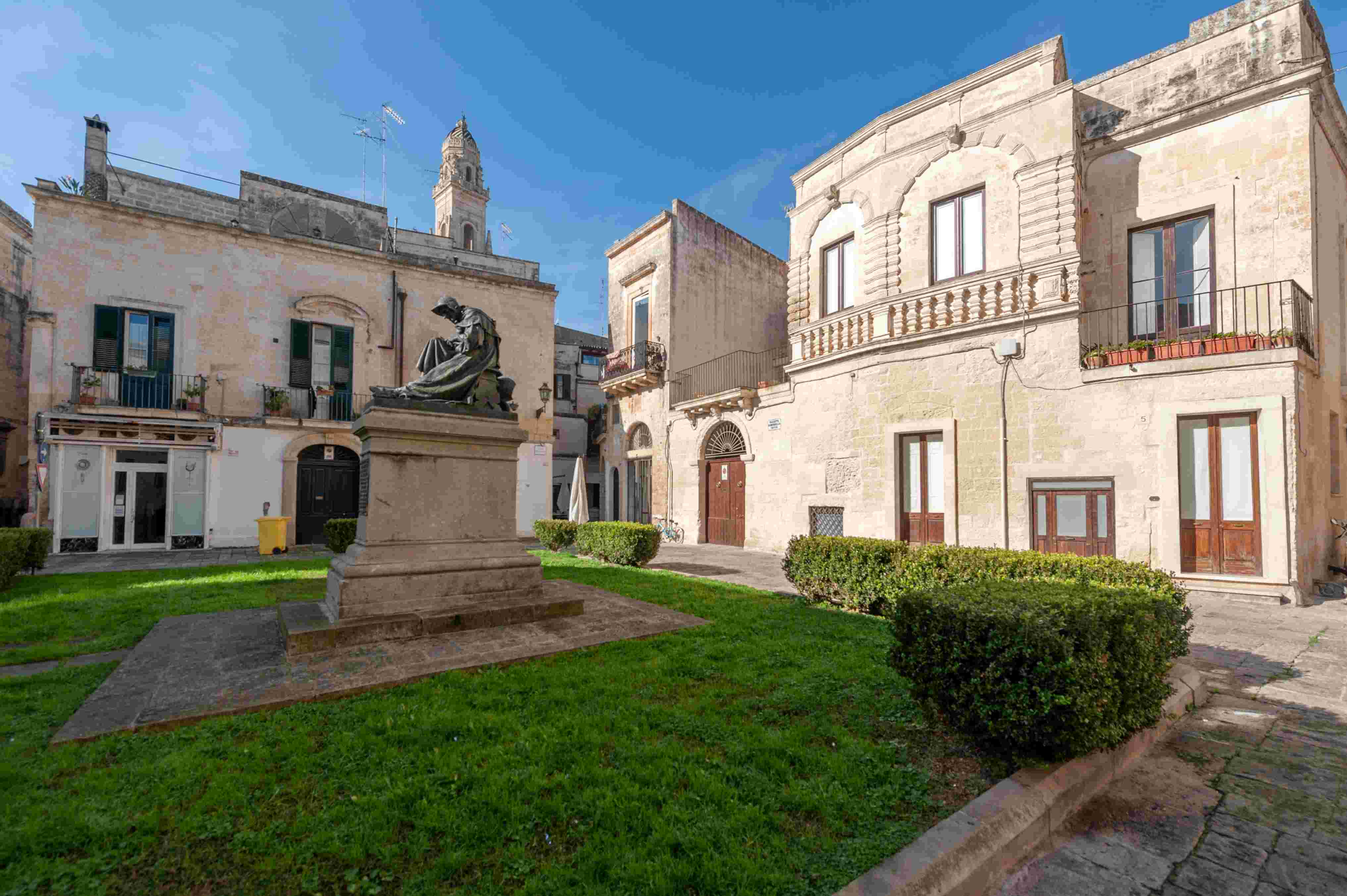 Piazzetta Raimondello Orsini